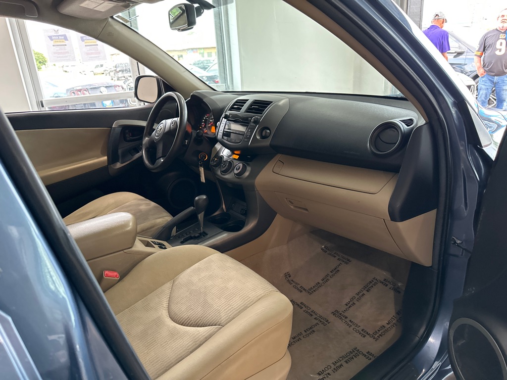 Photo 7 of this TOYOTA RAV4