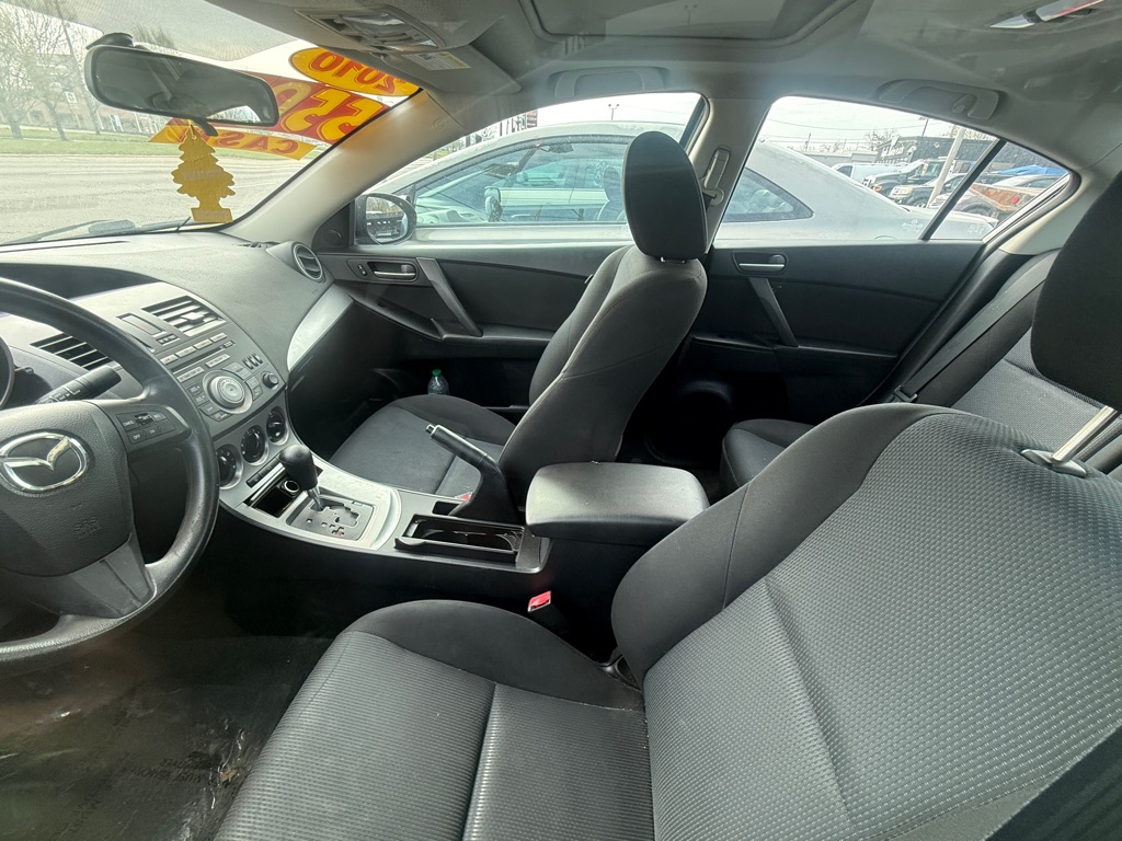 Photo 8 of this MAZDA 3