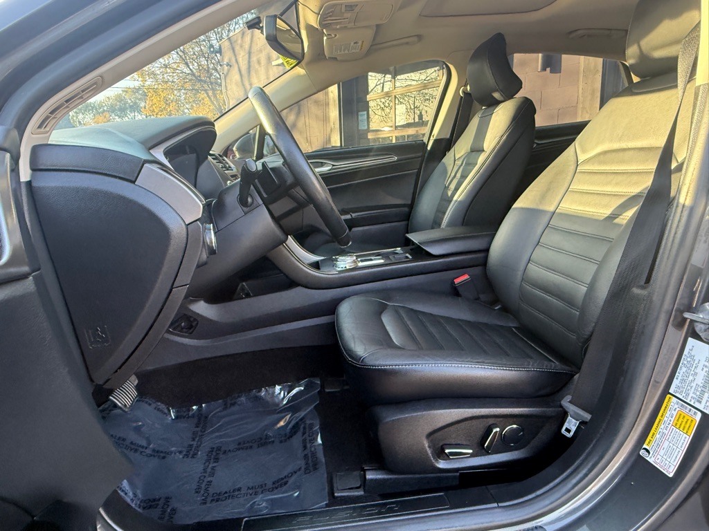 Photo 2 of this FORD FUSION