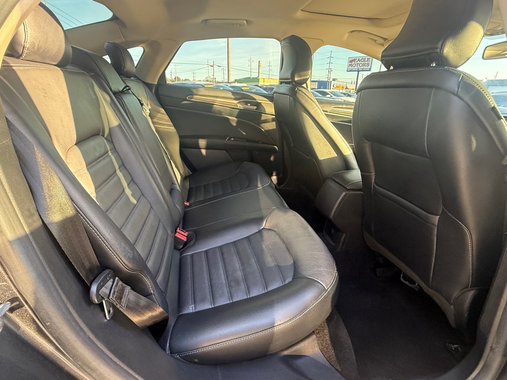 Photo 7 of this FORD FUSION