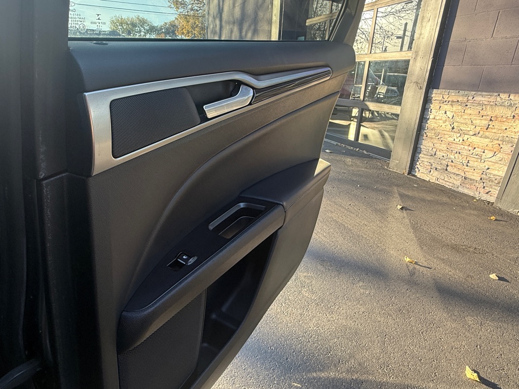 Photo 6 of this FORD FUSION
