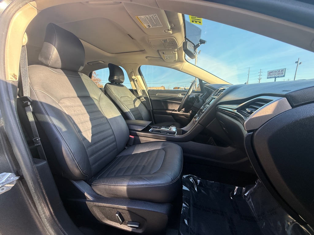 Photo 9 of this FORD FUSION