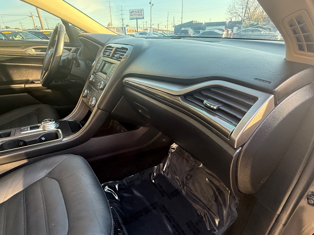 Photo 8 of this FORD FUSION