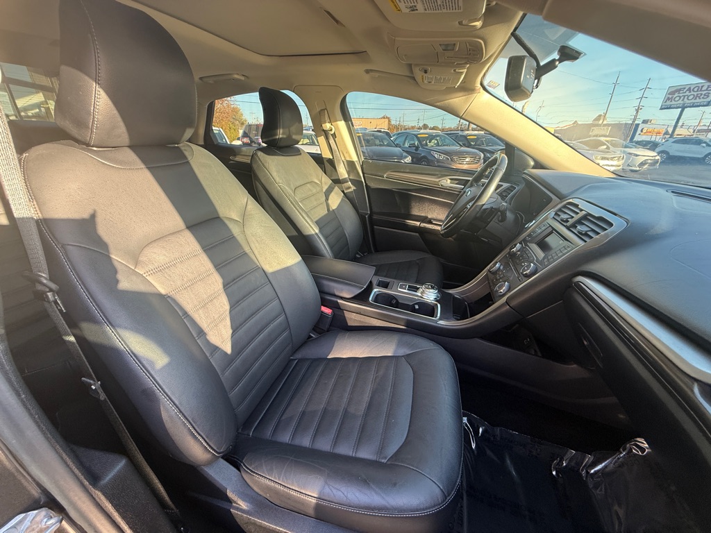 Photo 10 of this FORD FUSION