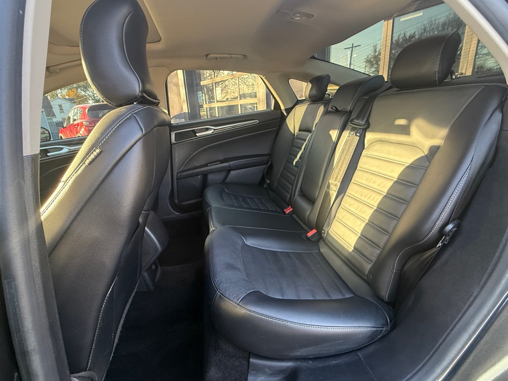 Photo 5 of this FORD FUSION