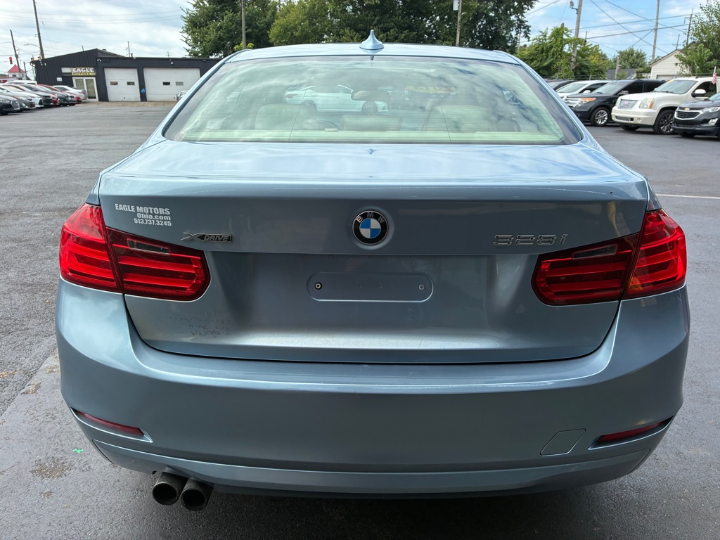 Photo 8 of this BMW 3 SERIES