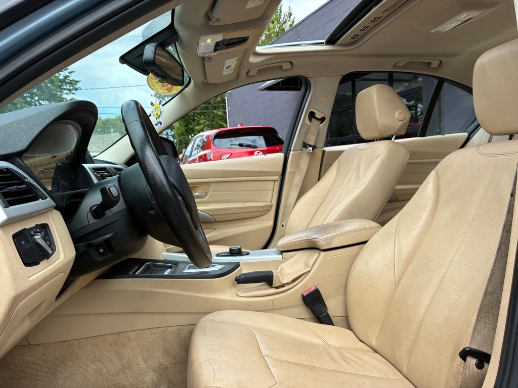 Photo 2 of this BMW 3 SERIES