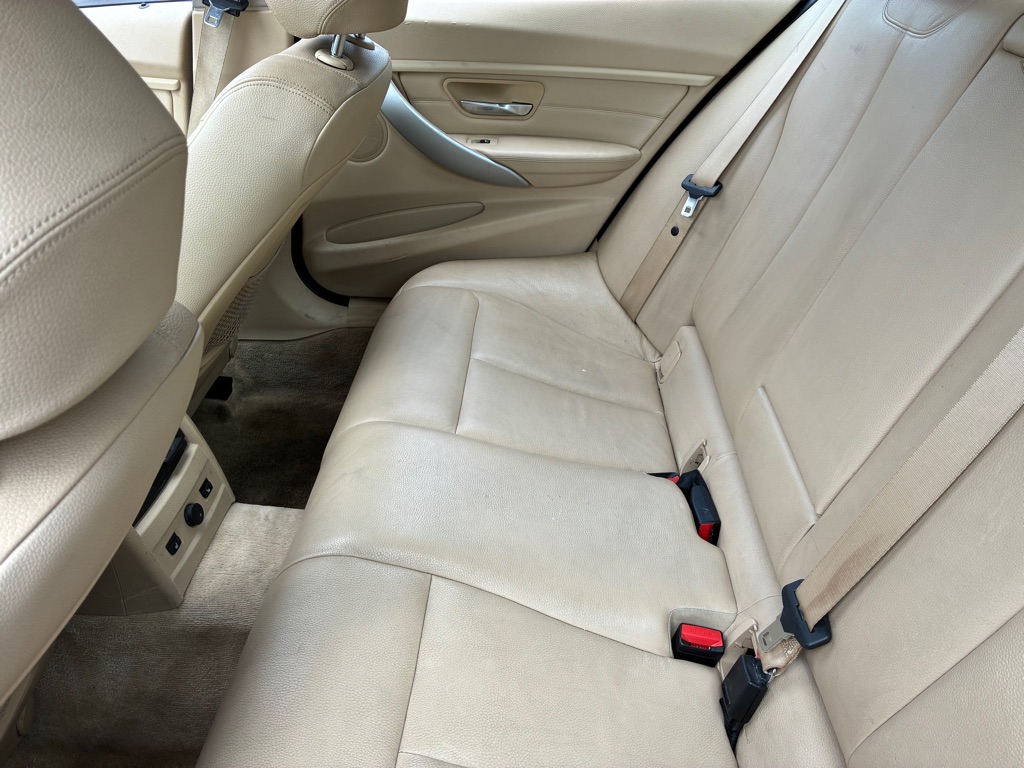 Photo 4 of this BMW 3 SERIES