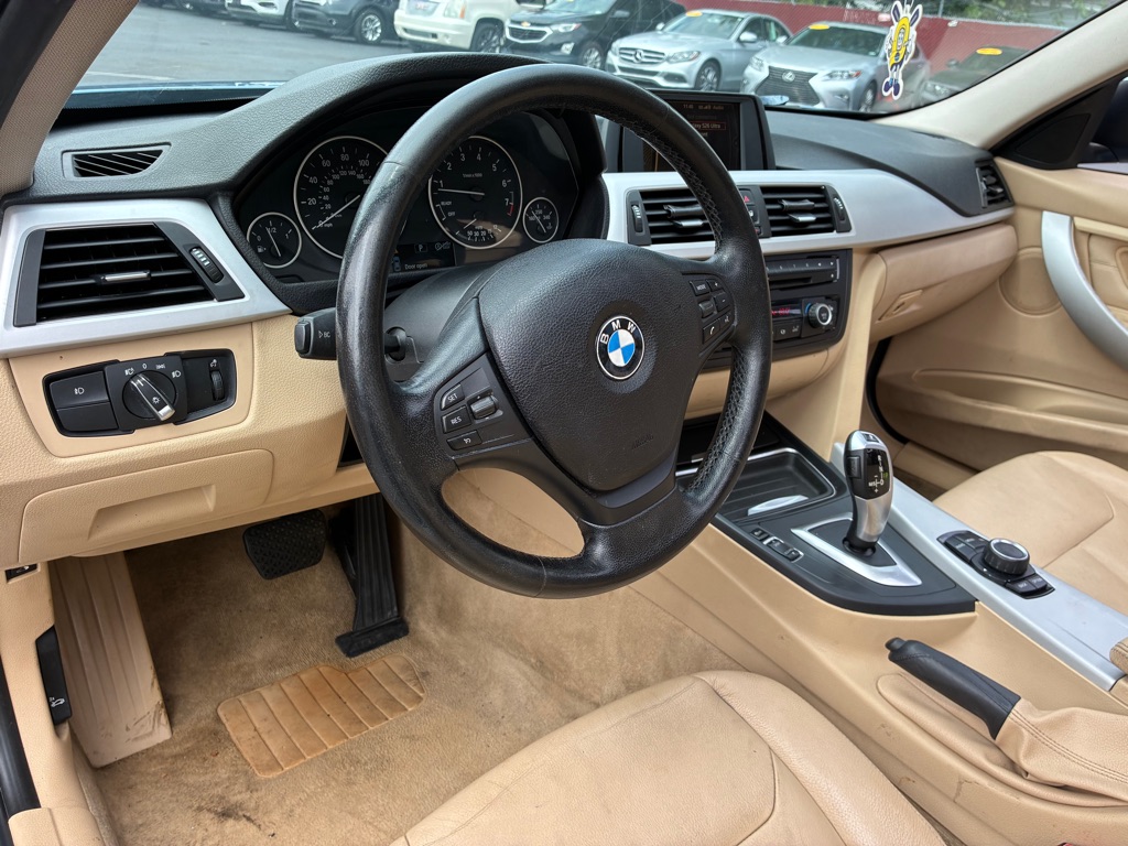 Photo 3 of this BMW 3 SERIES