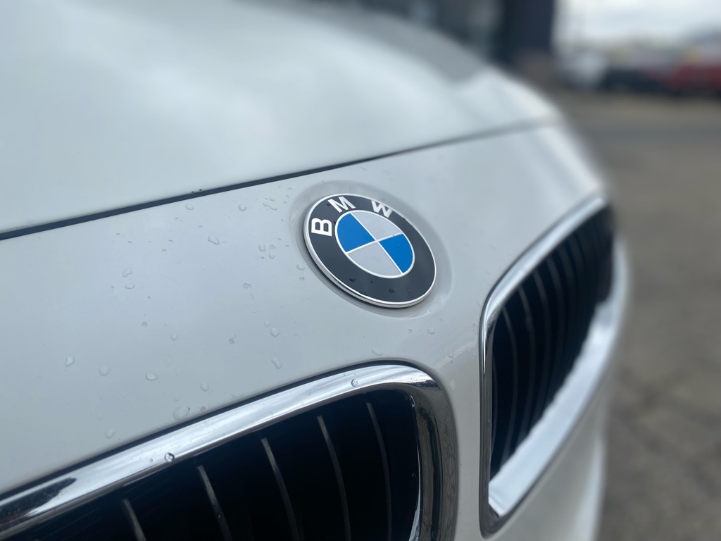 Photo 9 of this BMW 320