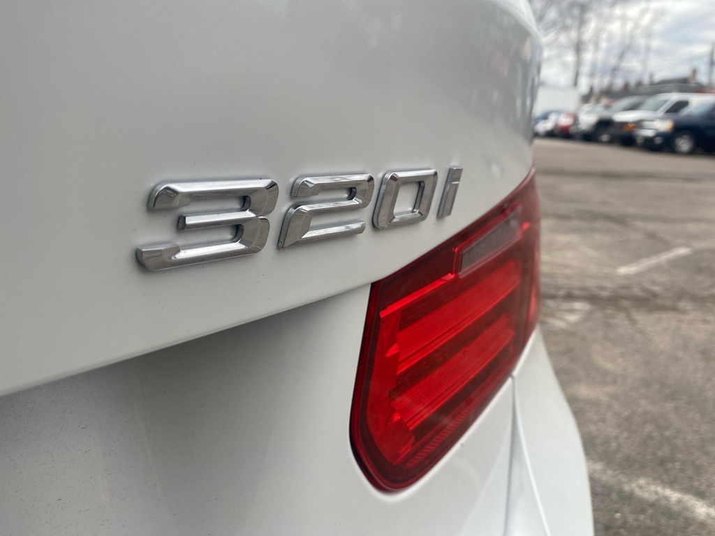 Photo 11 of this BMW 320