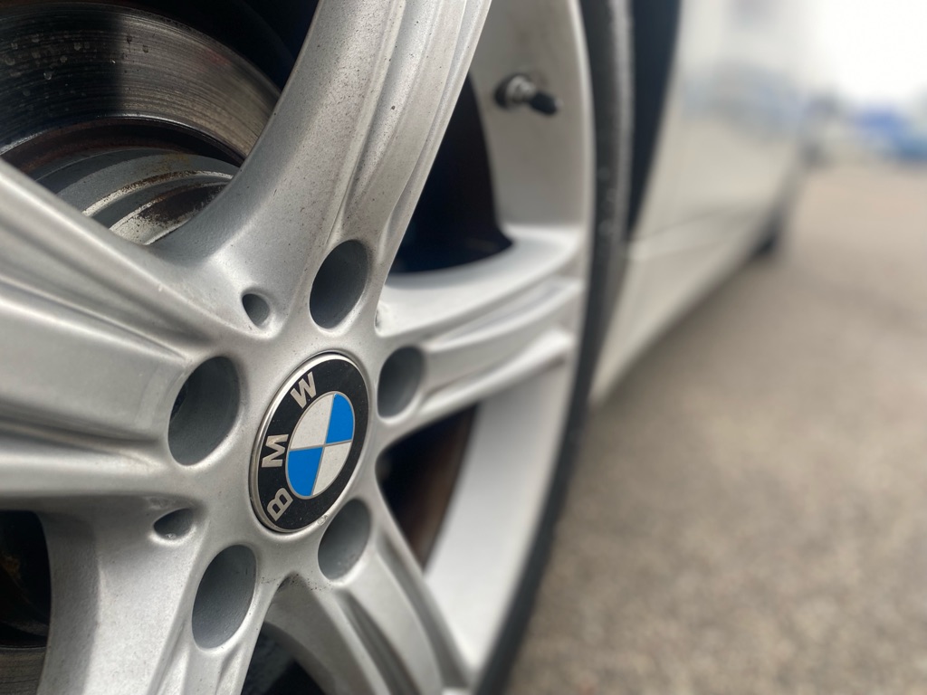 Photo 10 of this BMW 320
