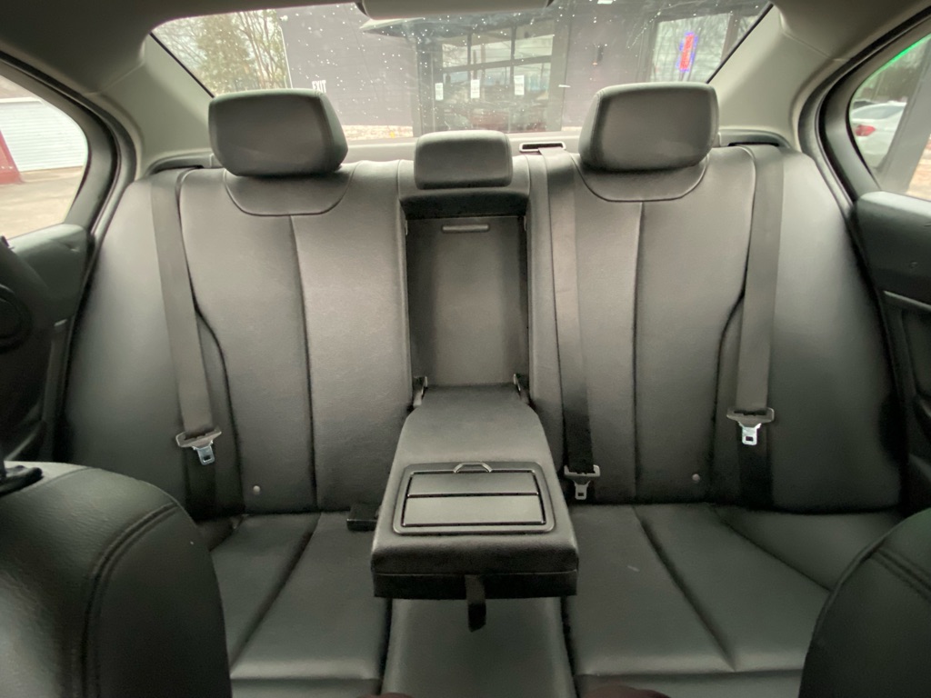 Photo 22 of this BMW 320