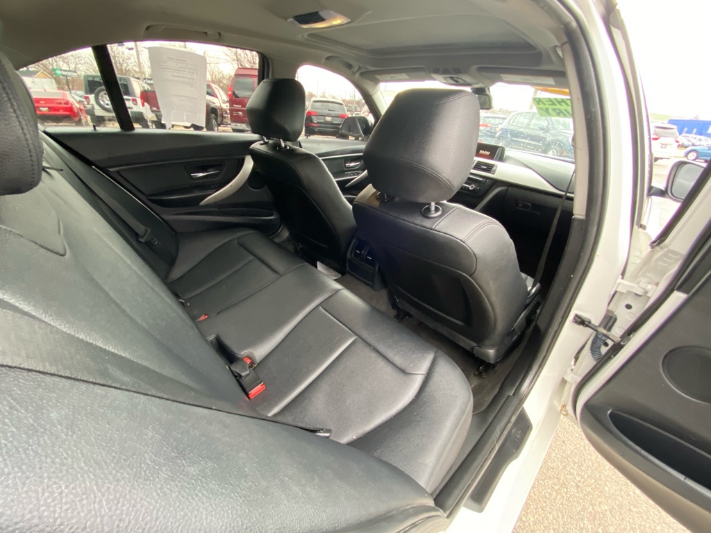 Photo 24 of this BMW 320