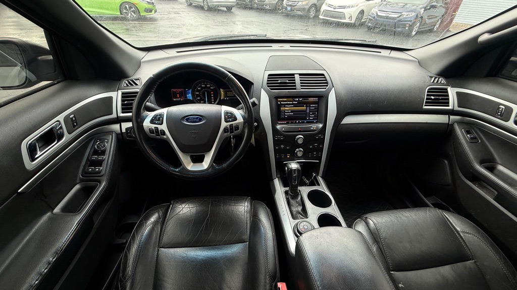 Photo 5 of this FORD EXPLORER