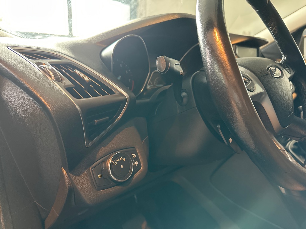 Photo 39 of this FORD ESCAPE