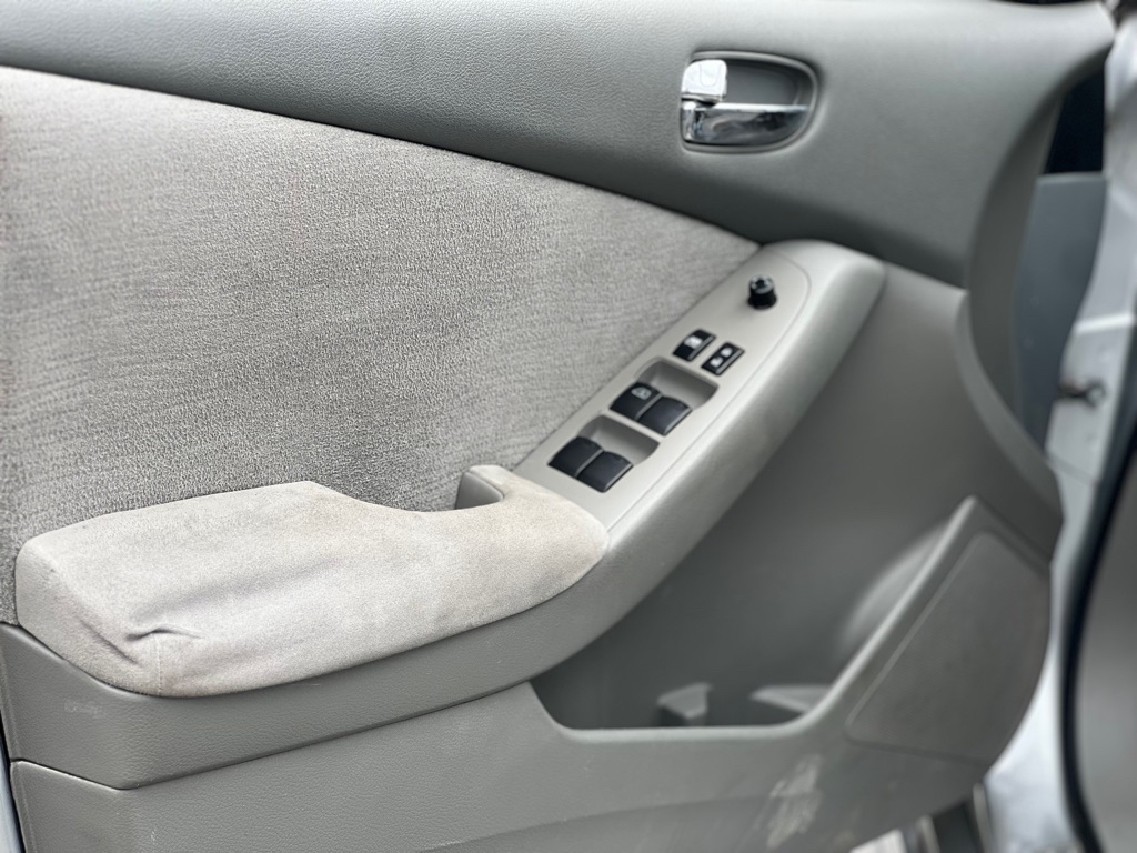 Photo 8 of this NISSAN ALTIMA