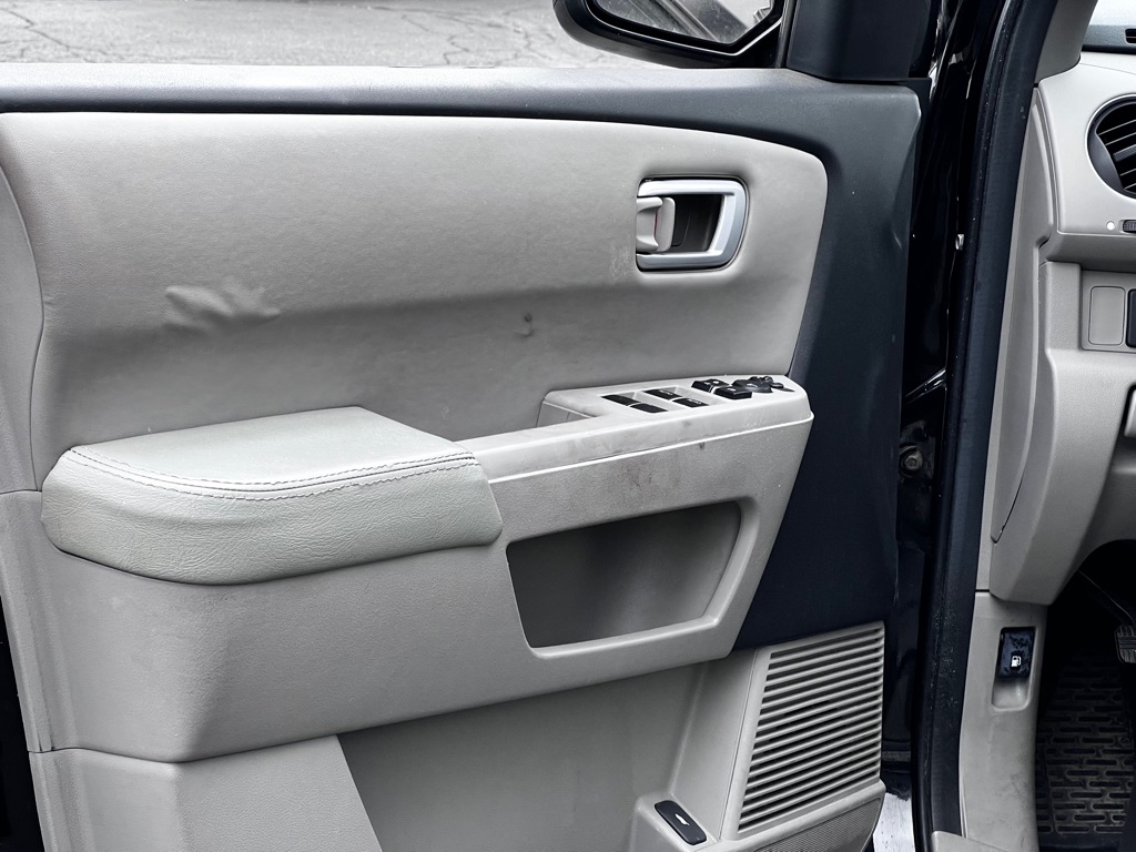 Photo 10 of this HONDA PILOT