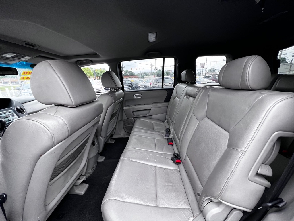 Photo 11 of this HONDA PILOT