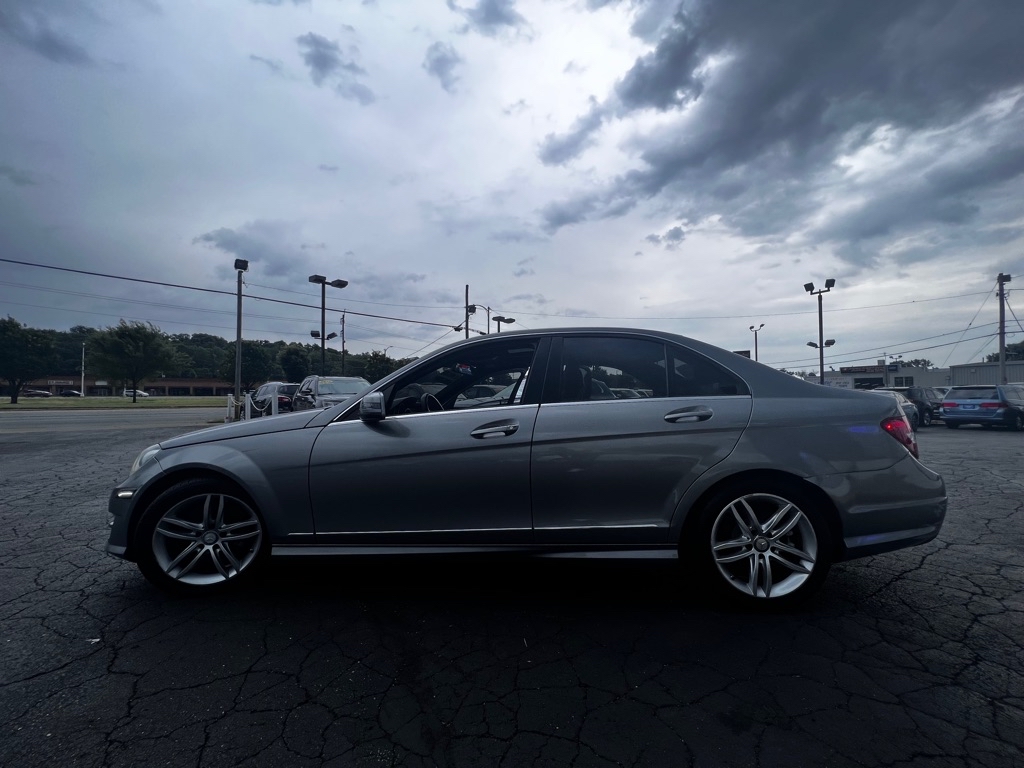 Photo 21 of this MERCEDES-BENZ C-CLASS