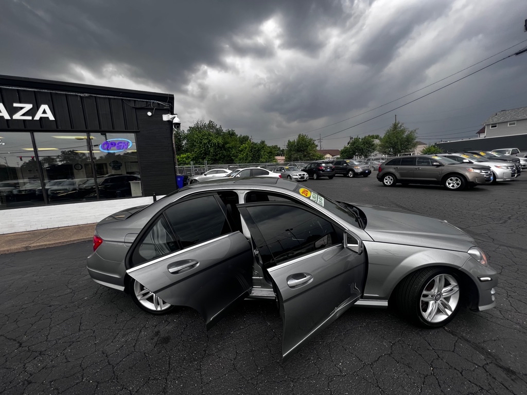 Photo 23 of this MERCEDES-BENZ C-CLASS