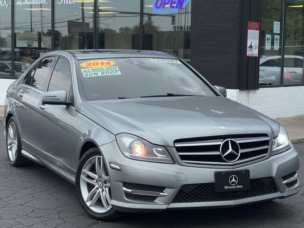 Photo 17 of this MERCEDES-BENZ C-CLASS