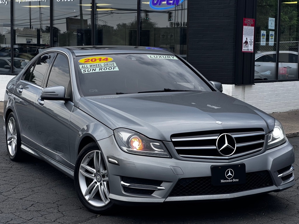 Photo 13 of this MERCEDES-BENZ C-CLASS