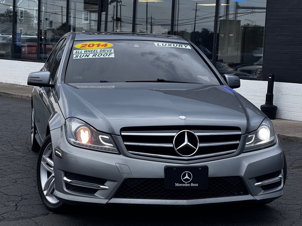Photo 15 of this MERCEDES-BENZ C-CLASS