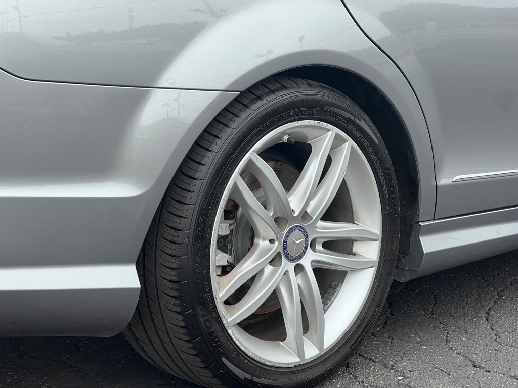 Photo 19 of this MERCEDES-BENZ C-CLASS