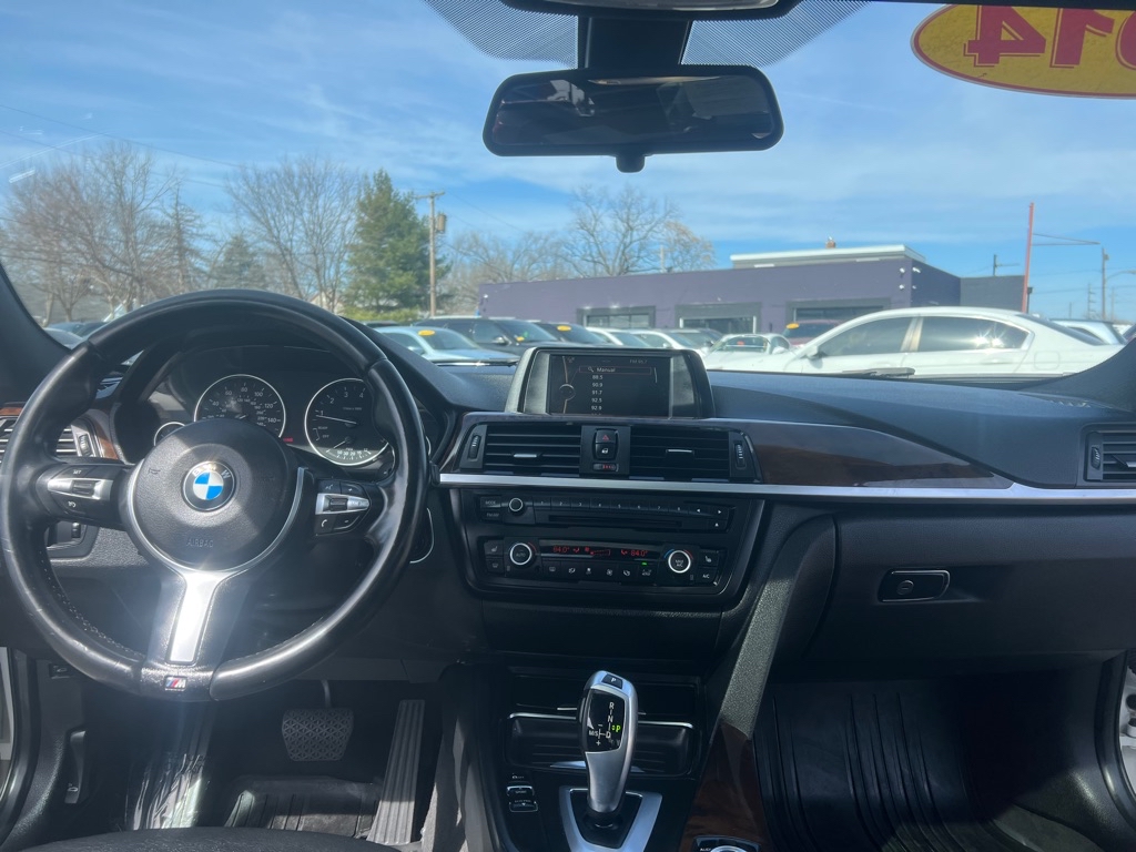 Photo 21 of this BMW 320
