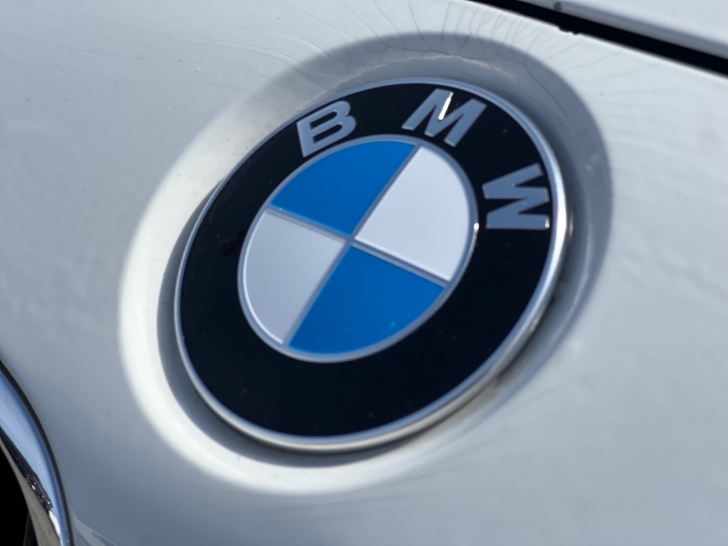 Photo 38 of this BMW 320
