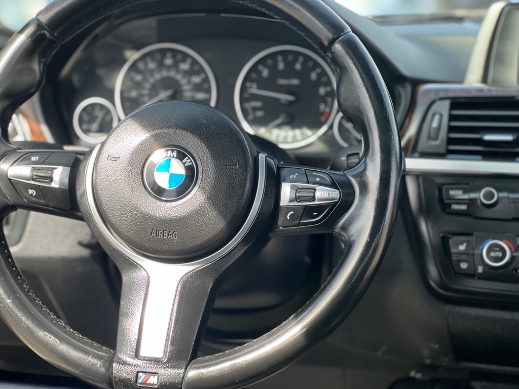 Photo 29 of this BMW 320