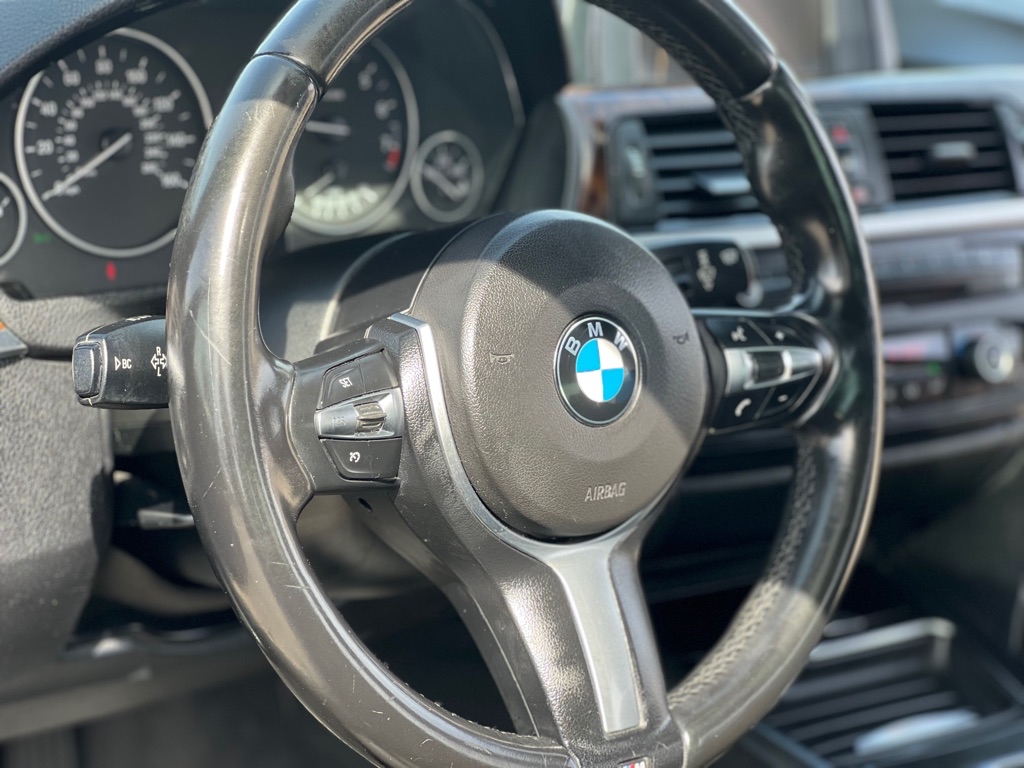 Photo 22 of this BMW 320