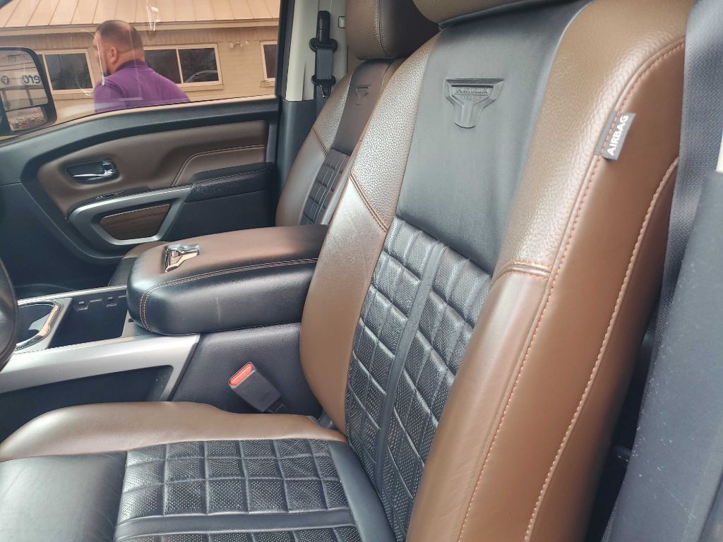 Photo 8 of this NISSAN TITAN XD