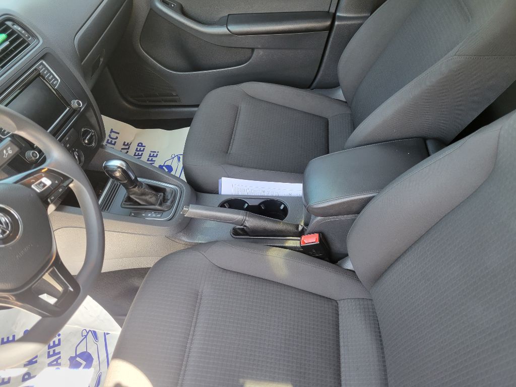 Photo 6 of this VOLKSWAGEN JETTA