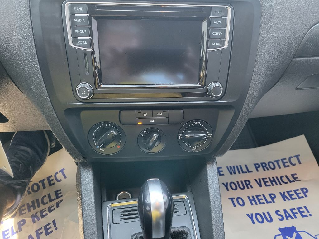 Photo 7 of this VOLKSWAGEN JETTA