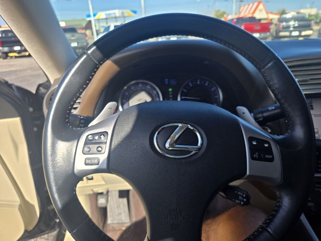 Photo 9 of this LEXUS IS