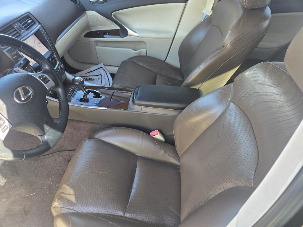 Photo 6 of this LEXUS IS