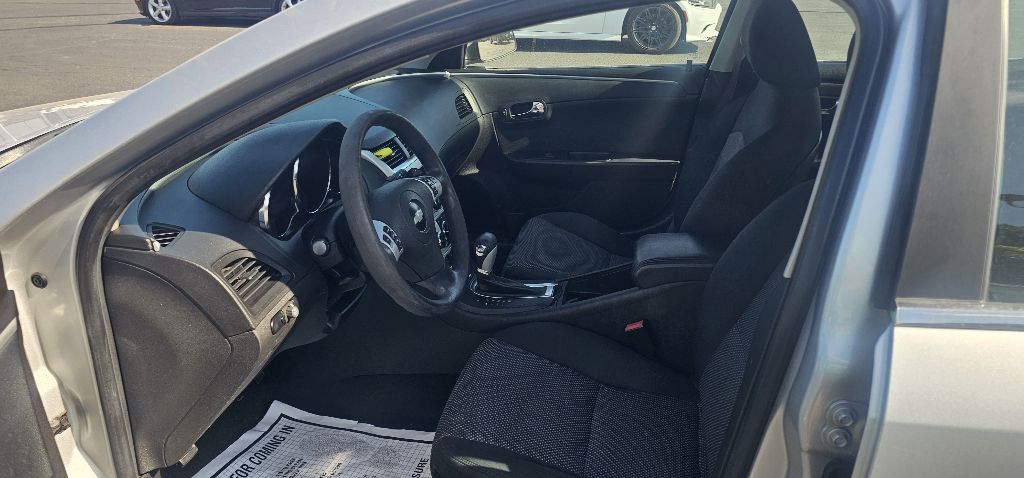 Photo 6 of this CHEVROLET MALIBU