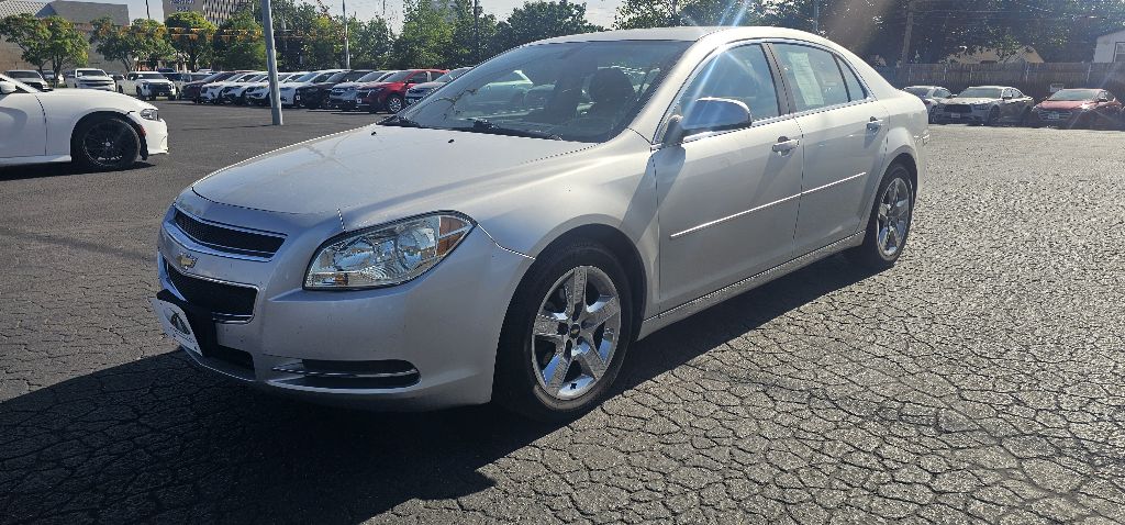 Photo 3 of this CHEVROLET MALIBU