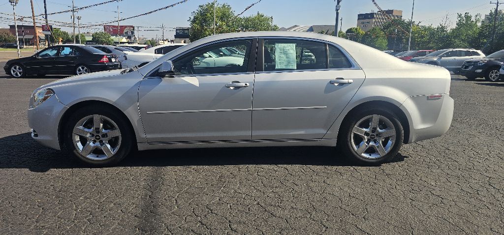 Photo 4 of this CHEVROLET MALIBU