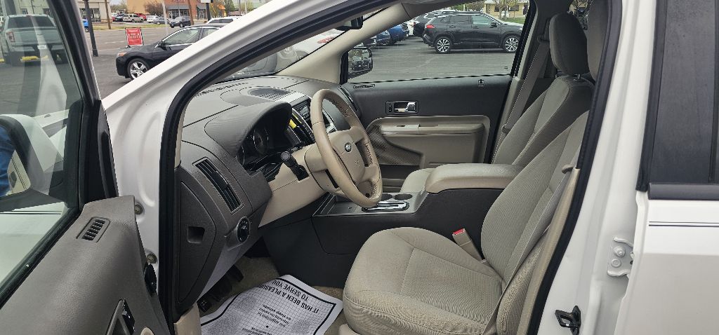 Photo 8 of this FORD EDGE
