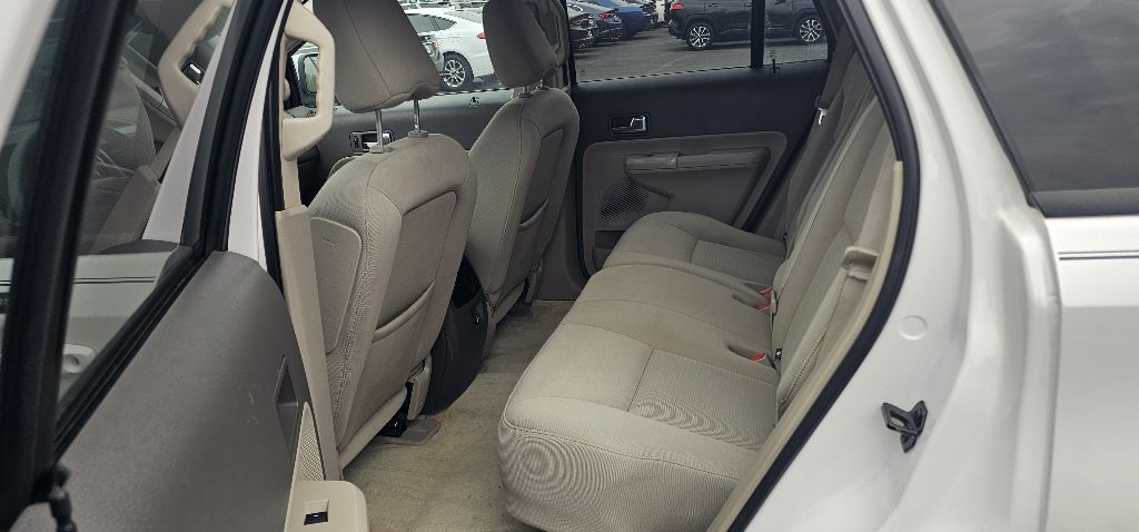 Photo 6 of this FORD EDGE