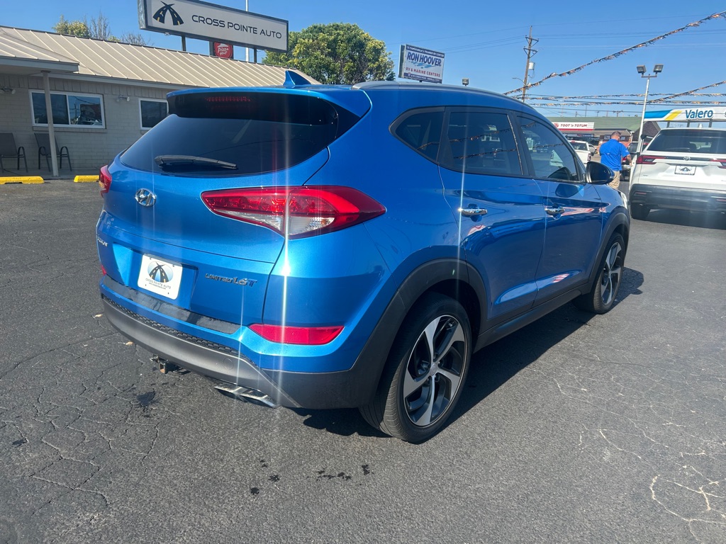 Photo 8 of this HYUNDAI TUCSON