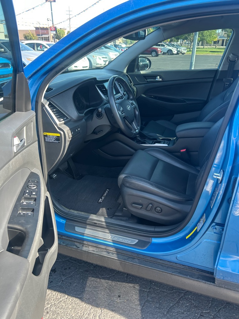 Photo 12 of this HYUNDAI TUCSON