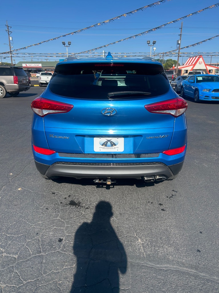 Photo 7 of this HYUNDAI TUCSON