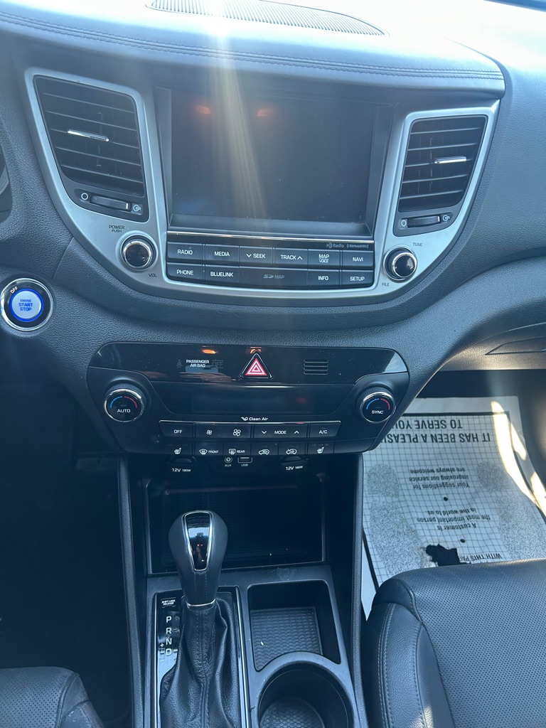 Photo 13 of this HYUNDAI TUCSON