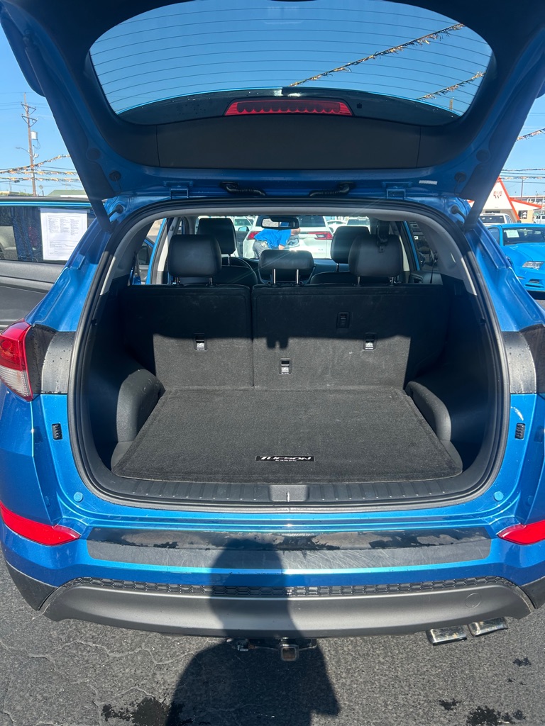 Photo 9 of this HYUNDAI TUCSON