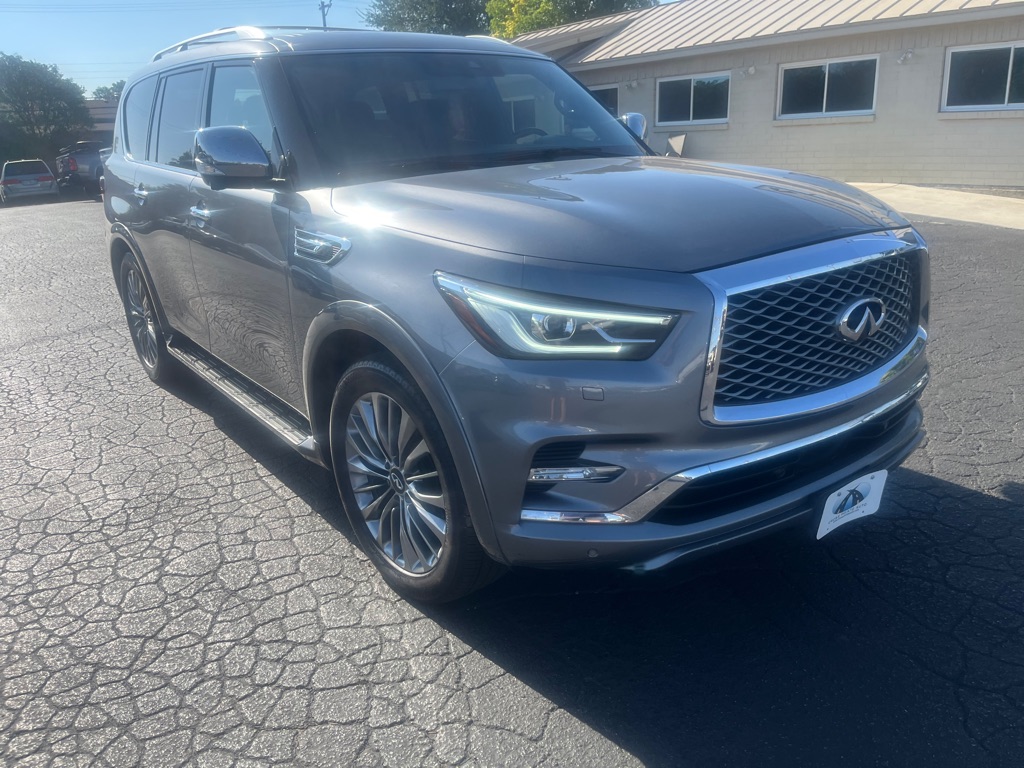Photo 2 of this INFINITI QX80