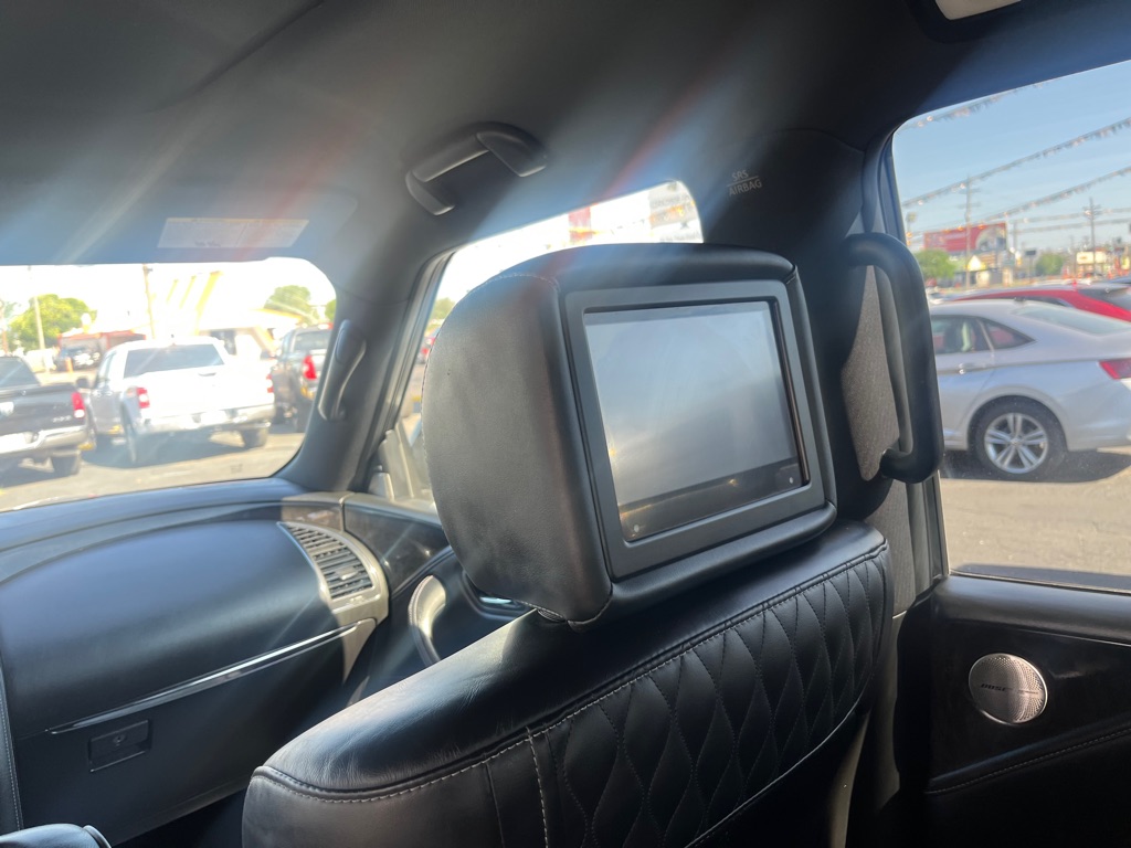 Photo 10 of this INFINITI QX80